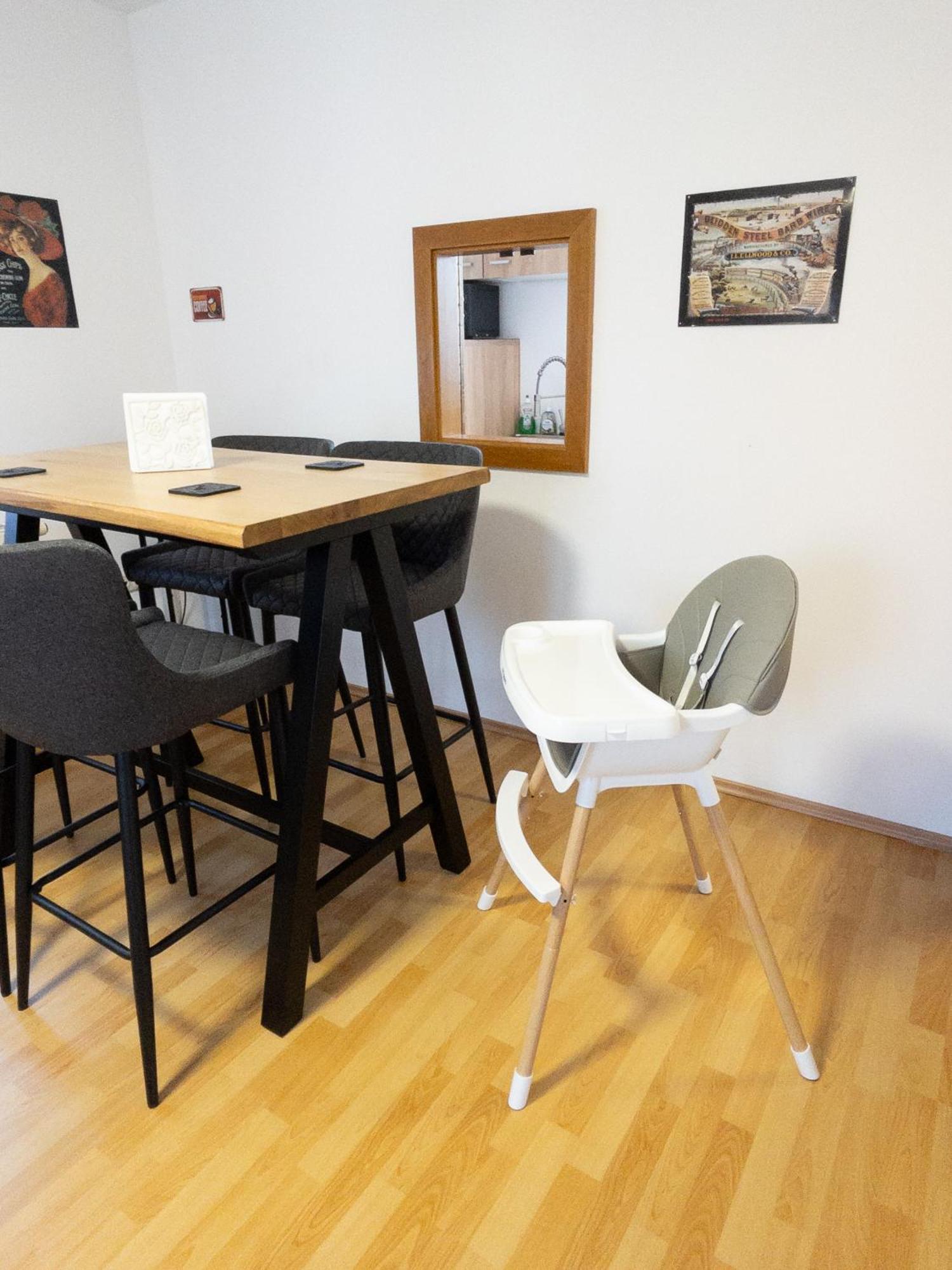 Fewo-Lavees Moderne Zentrale Fewo Nahe Omv Wacker Kliniken Burg -Eigener Eingang-Schluesselloser Check In Burghausen Exteriör bild