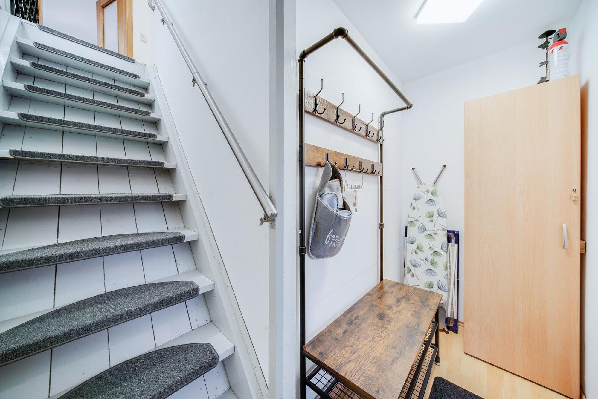 Fewo-Lavees Moderne Zentrale Fewo Nahe Omv Wacker Kliniken Burg -Eigener Eingang-Schluesselloser Check In Burghausen Exteriör bild