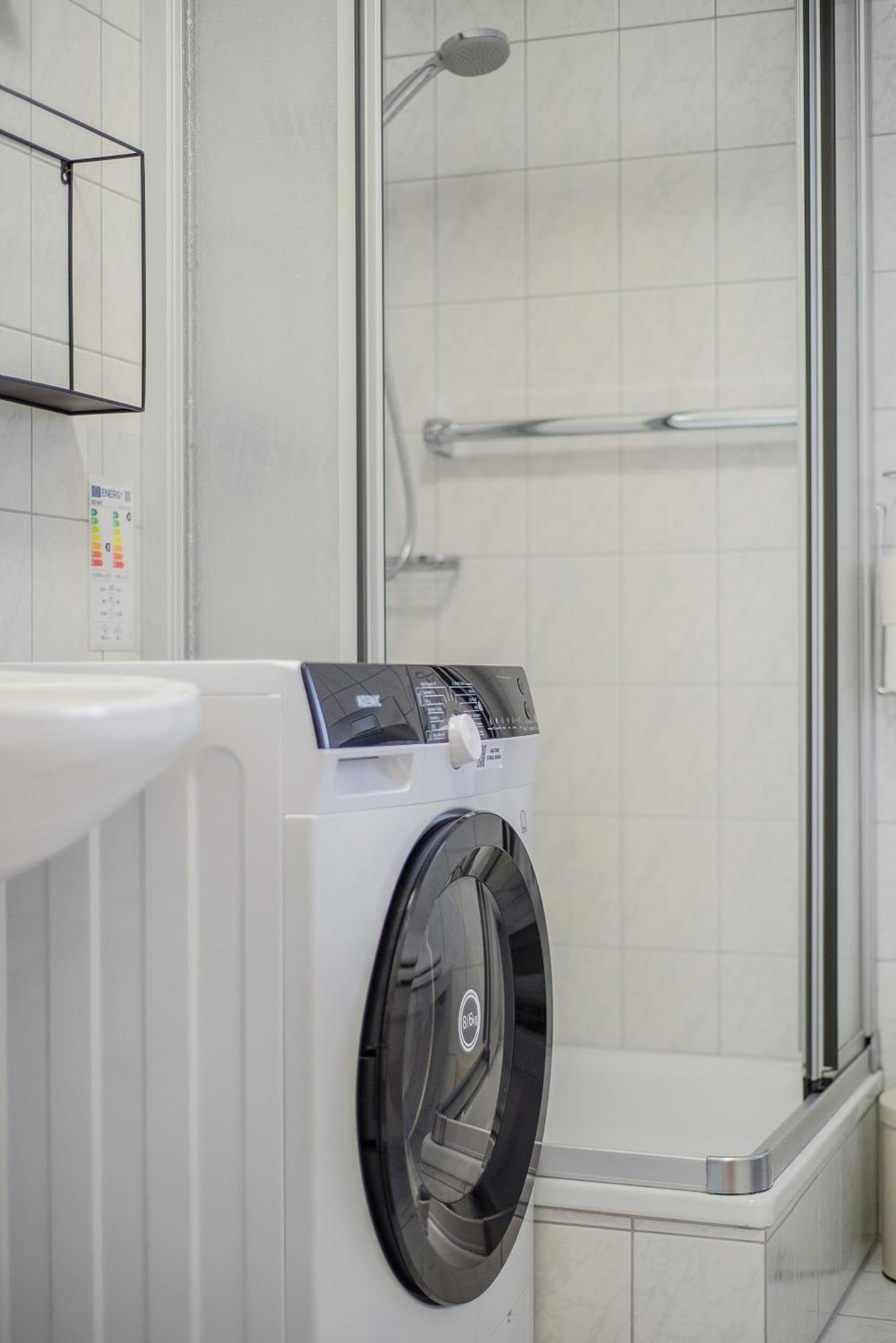 Fewo-Lavees Moderne Zentrale Fewo Nahe Omv Wacker Kliniken Burg -Eigener Eingang-Schluesselloser Check In Burghausen Exteriör bild