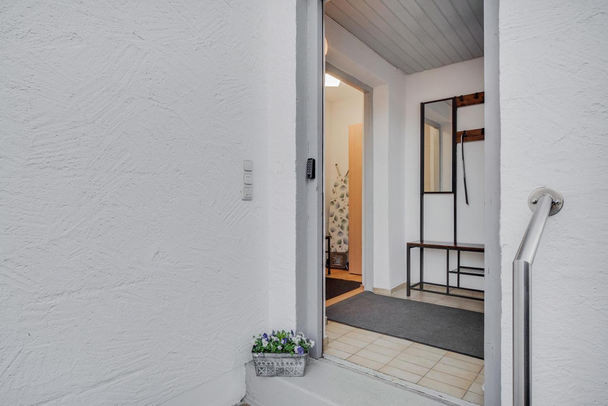 Fewo-Lavees Moderne Zentrale Fewo Nahe Omv Wacker Kliniken Burg -Eigener Eingang-Schluesselloser Check In Burghausen Exteriör bild