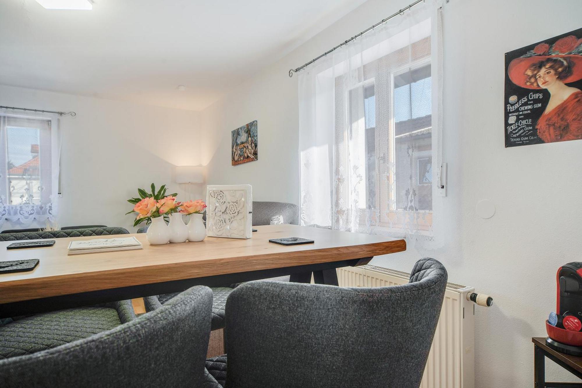 Fewo-Lavees Moderne Zentrale Fewo Nahe Omv Wacker Kliniken Burg -Eigener Eingang-Schluesselloser Check In Burghausen Exteriör bild