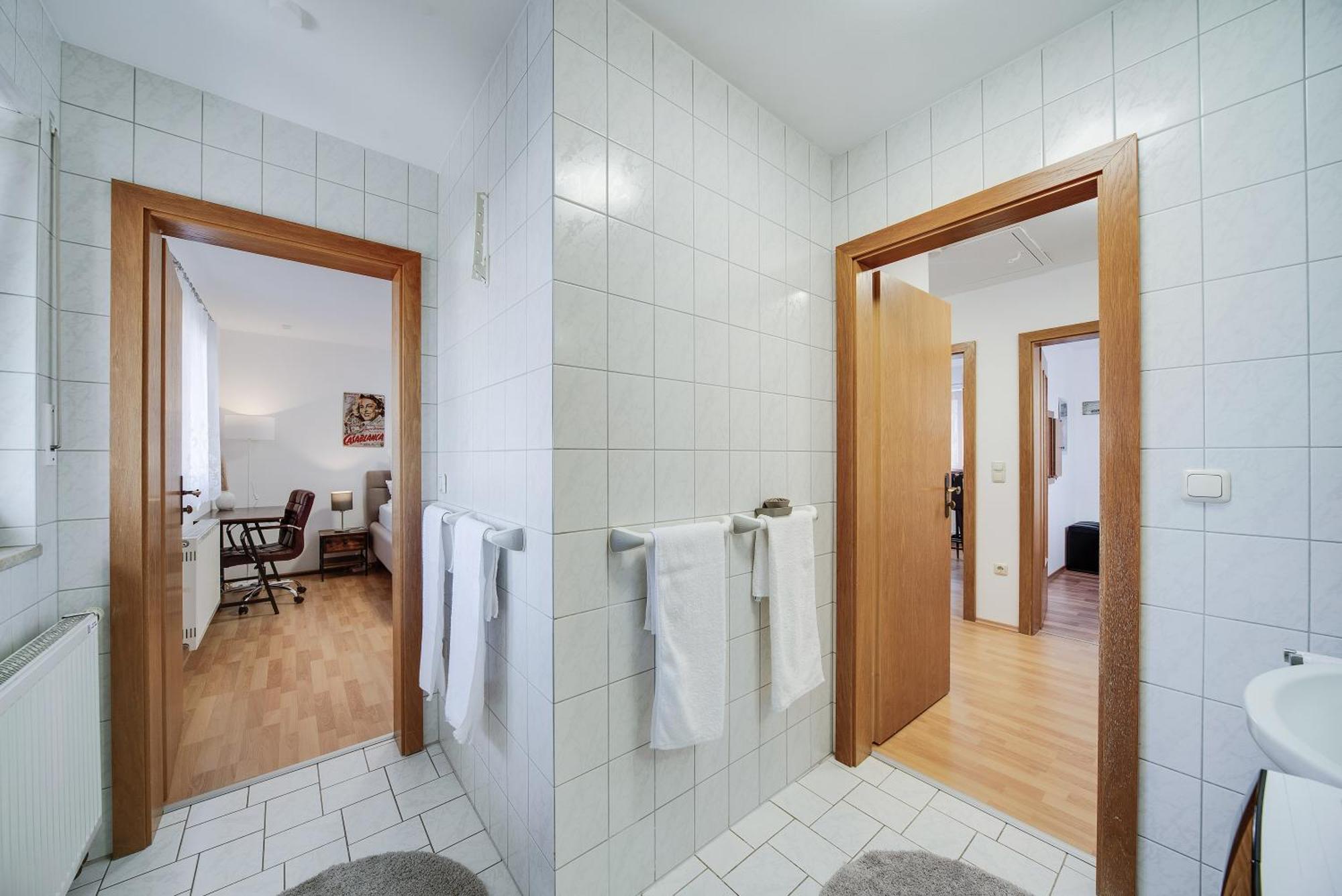 Fewo-Lavees Moderne Zentrale Fewo Nahe Omv Wacker Kliniken Burg -Eigener Eingang-Schluesselloser Check In Burghausen Exteriör bild