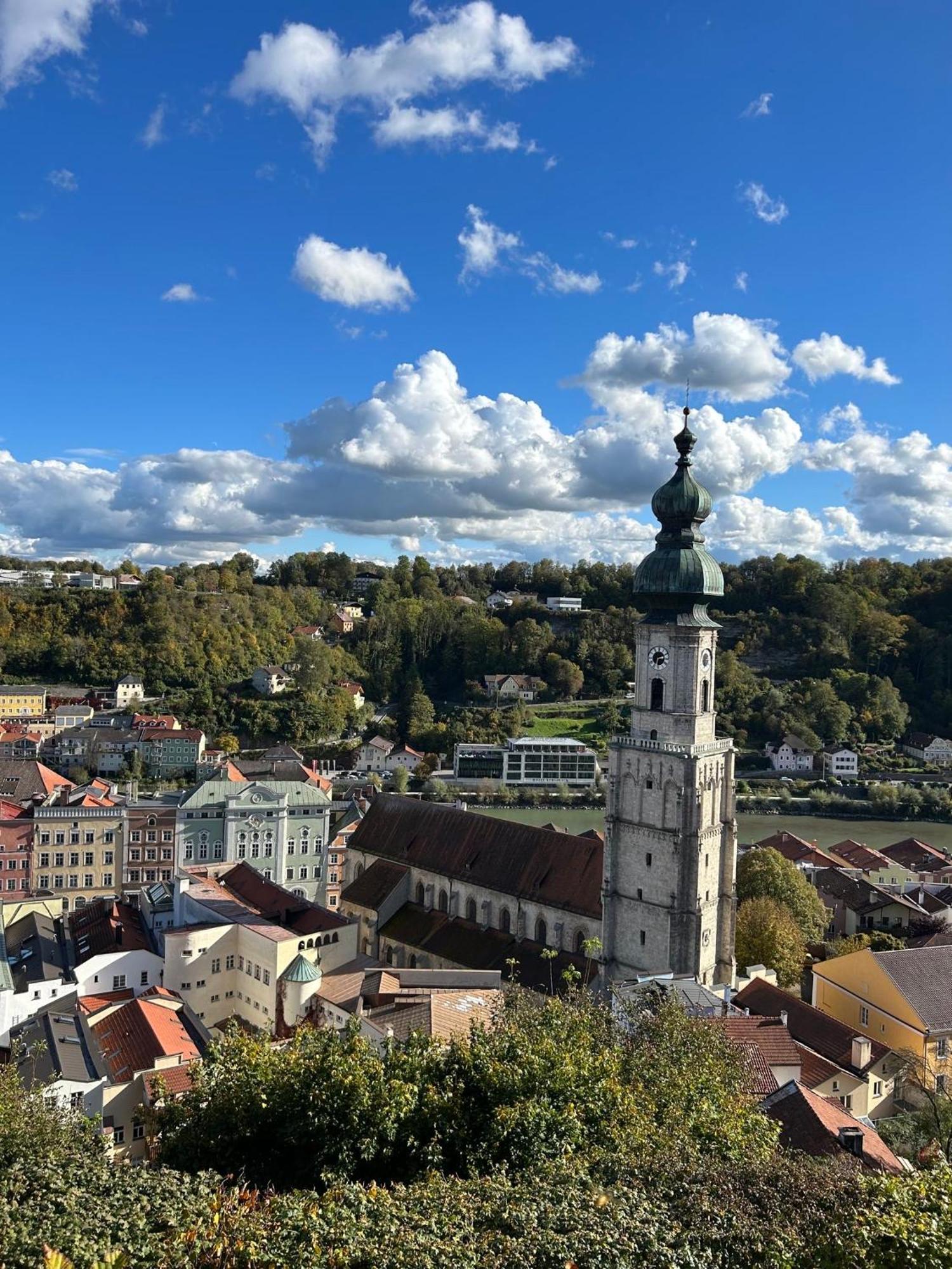 Fewo-Lavees Moderne Zentrale Fewo Nahe Omv Wacker Kliniken Burg -Eigener Eingang-Schluesselloser Check In Burghausen Exteriör bild