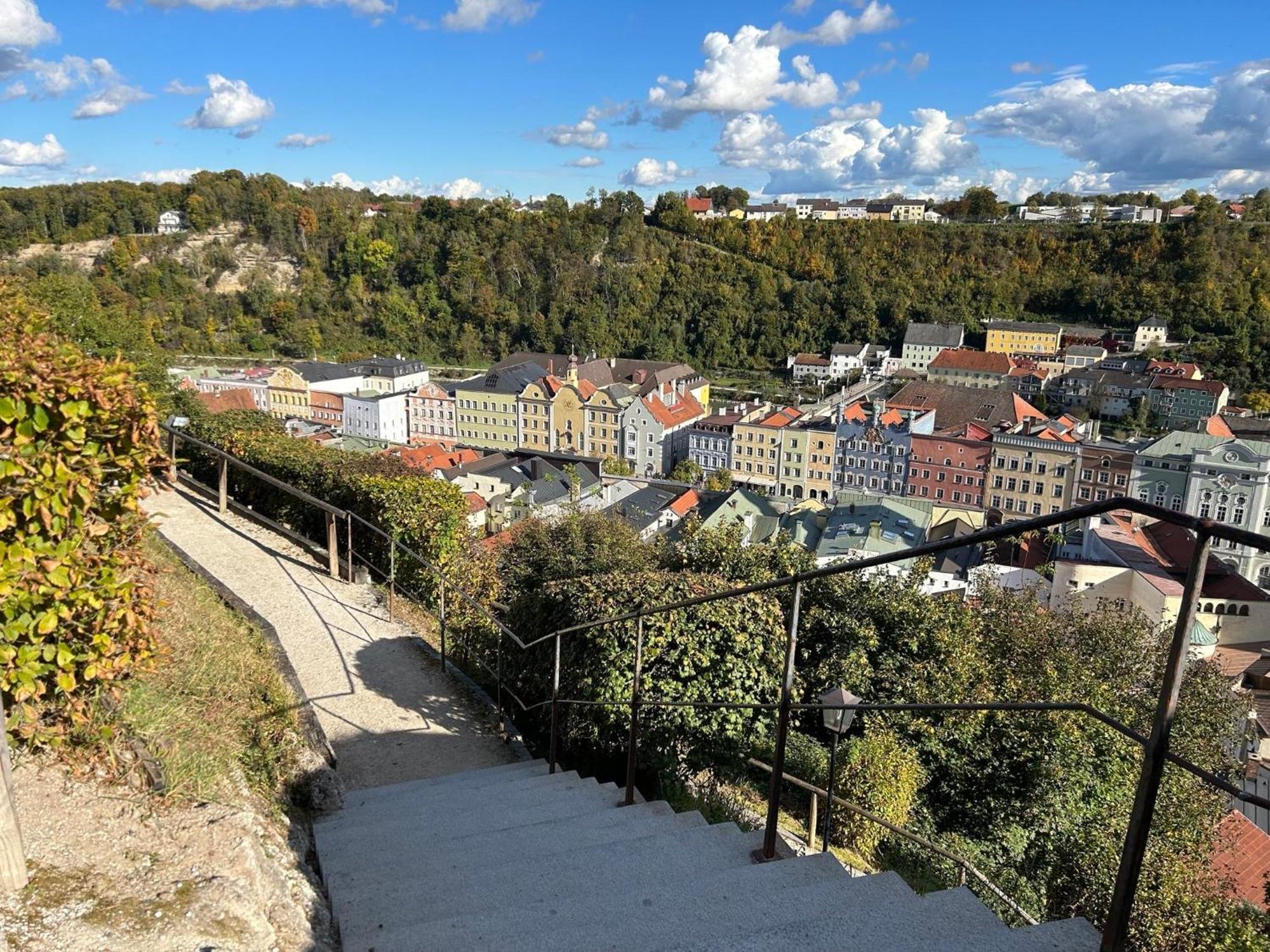 Fewo-Lavees Moderne Zentrale Fewo Nahe Omv Wacker Kliniken Burg -Eigener Eingang-Schluesselloser Check In Burghausen Exteriör bild